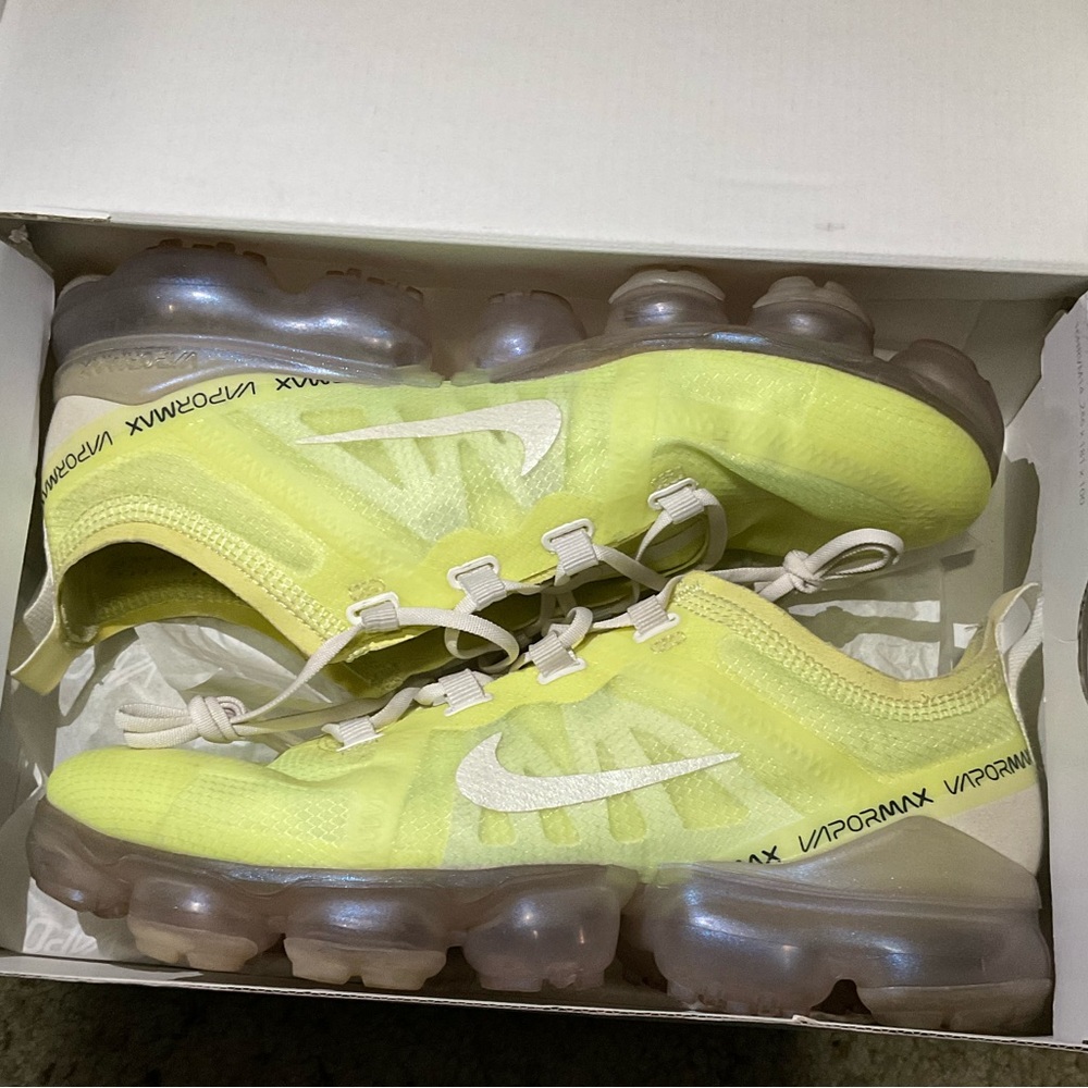 WOMEN AIR VAPORMAX 2019 SE LUMINOUS GREEN/PHANTOM-PHANTOM